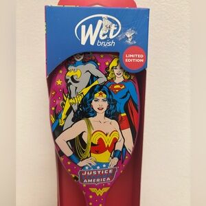 NIB DC Comic's Justice League America Wet Brush Hairbrush
Limited Edition